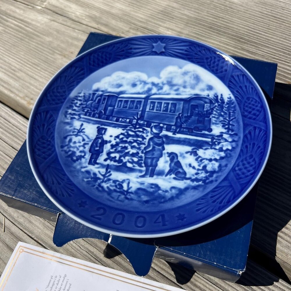 Royal Copenhagen 2004 Christmas Plate w/ box